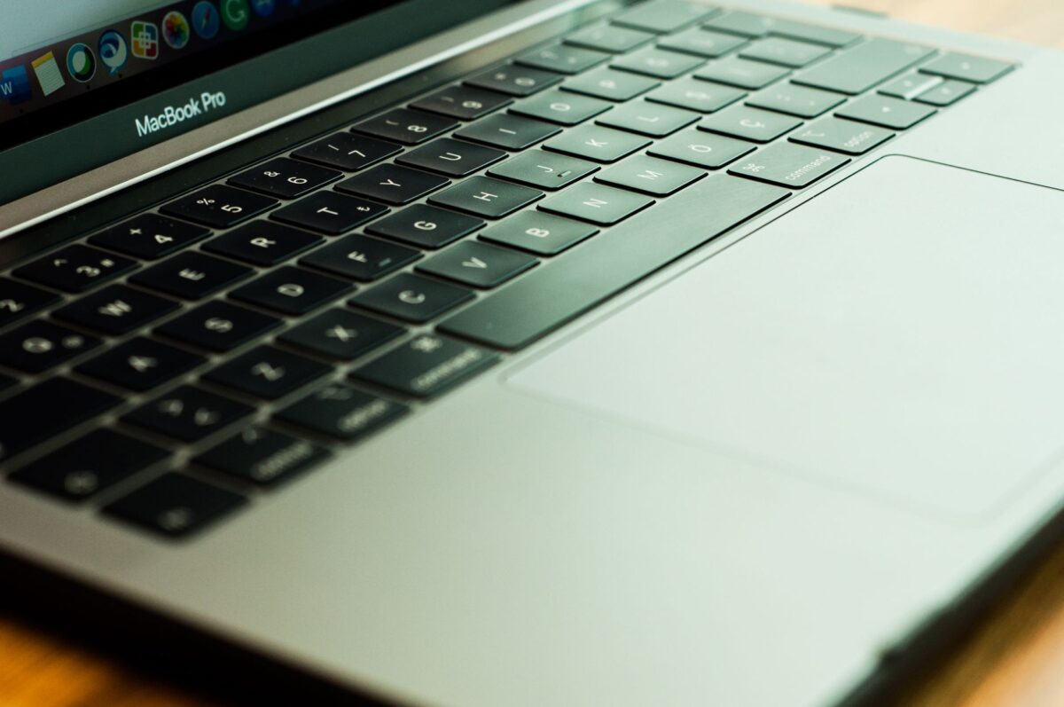 Apple envoie ses invitations pour le 28 octobre à Los Angeles : le MacBook Pro tactile en ligne de mire
